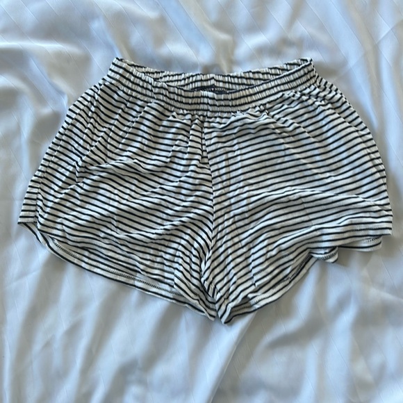 ⭐️Free with purchase⭐️ Brandy Melville stripped pyjamas shorts - Picture 1 of 2